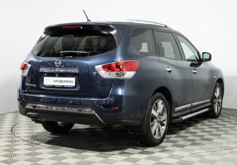 Подержанный автомобиль Nissan Pathfinder 2015 года (5 фото)
