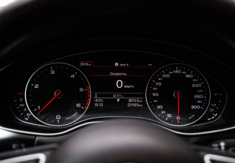 Подержанный автомобиль Audi A7 2011 года (13 фото)