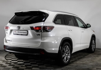 Подержанный автомобиль Toyota Highlander 2015 года (5 фото)