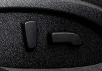 Подержанный автомобиль Infiniti QX70 2013 года (31 фото)