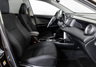 Подержанный автомобиль Toyota RAV4 2019 года (17 фото)