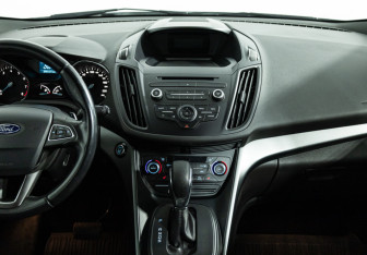 Подержанный автомобиль Ford Kuga 2017 года (14 фото)