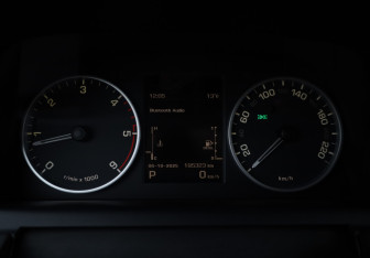 Подержанный автомобиль Land Rover Discovery 2012 года (21 фото)