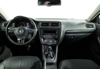 Подержанный автомобиль Volkswagen Jetta Sedan 2012 года (12 фото)