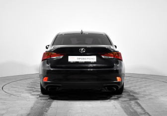 Подержанный автомобиль Lexus IS Sedan 2019 года (6 фото)