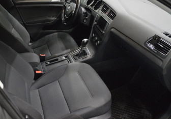 Подержанный автомобиль Volkswagen Golf Hatchback 2013 года (12 фото)