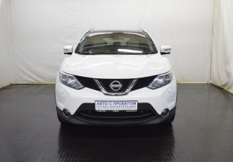 Подержанный автомобиль Nissan Qashqai 2017 года (2 фото)