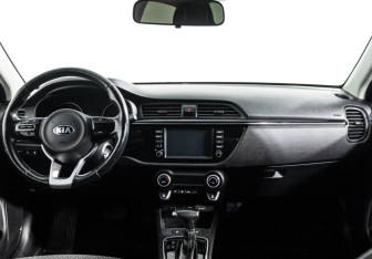 Подержанный автомобиль Kia Rio Sedan 2018 года (13 фото)