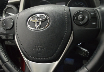 Подержанный автомобиль Toyota RAV4 2017 года (16 фото)