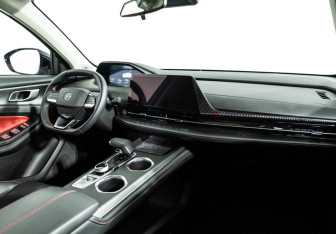 Подержанный автомобиль Changan UNI-S 2024 года (9 фото)