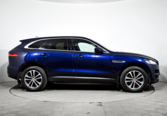 Подержанный автомобиль Jaguar F-Pace 2017 года (4 фото)
