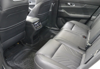 Подержанный автомобиль Changan UNI-K 2023 года (11 фото)