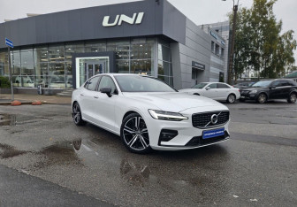 Подержанный автомобиль Volvo S60 2020 года (3 фото)