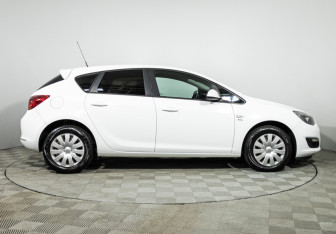 Подержанный автомобиль Opel Astra Hatchback 2014 года (4 фото)