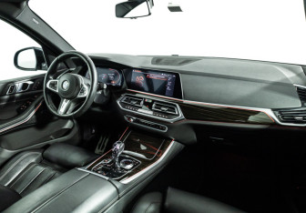 Подержанный автомобиль BMW X5 2019 года (9 фото)