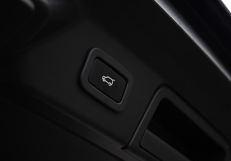 Подержанный автомобиль Land Rover Range Rover Velar 2018 года (33 фото)