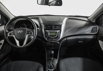Подержанный автомобиль Hyundai Solaris Sedan 2014 года (10 фото)