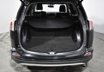 Подержанный автомобиль Toyota RAV4 2016 года (22 фото)