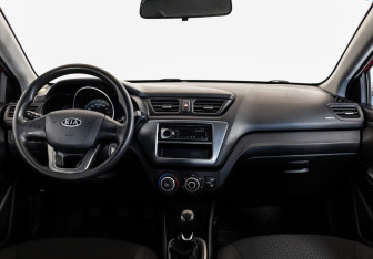 Подержанный автомобиль Kia Rio Sedan 2011 года (10 фото)