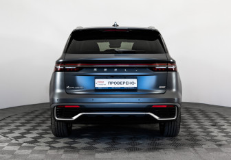 Подержанный автомобиль Geely Monjaro 2024 года (8 фото)