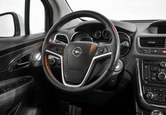 Подержанный автомобиль Opel Mokka 2012 года (15 фото)