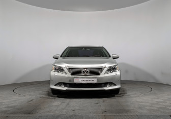 Подержанный автомобиль Toyota Camry Sedan 2011 года (2 фото)