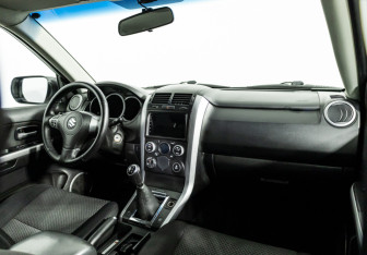 Подержанный автомобиль Suzuki Grand Vitara 2011 года (9 фото)