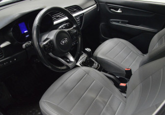 Подержанный автомобиль Kia Rio Hatchback 2018 года (9 фото)