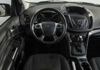 Подержанный автомобиль Ford Kuga 2015 года (11 фото)