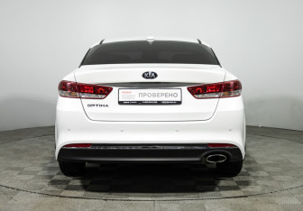 Подержанный автомобиль Kia Optima Sedan 2017 года (6 фото)