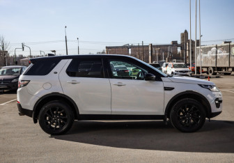 Подержанный автомобиль Land Rover Discovery Sport 2016 года (5 фото)