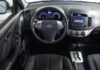 Подержанный автомобиль Hyundai Elantra Sedan 2010 года (10 фото)