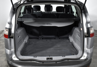 Подержанный автомобиль Ford S-MAX 2007 года (18 фото)