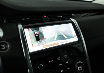 Подержанный автомобиль Land Rover Discovery Sport 2021 года (18 фото)