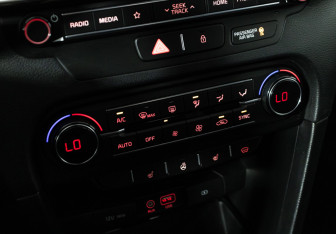 Подержанный автомобиль Kia Ceed Hatchback 2018 года (16 фото)