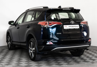 Подержанный автомобиль Toyota RAV4 2018 года (7 фото)