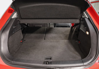 Подержанный автомобиль Audi A1 2012 года (25 фото)
