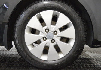 Подержанный автомобиль Kia Rio Sedan 2013 года (9 фото)