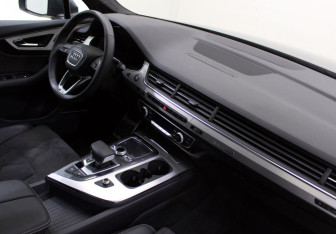 Подержанный автомобиль Audi Q7 2018 года (15 фото)