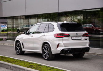 Подержанный автомобиль BMW X5 2021 года (9 фото)