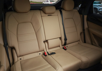 Подержанный автомобиль Porsche Cayenne 2021 года (33 фото)