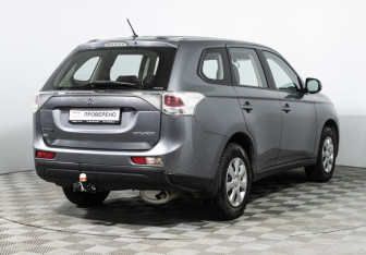 Подержанный автомобиль Mitsubishi Outlander 2013 года (5 фото)