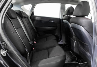 Подержанный автомобиль Hyundai i30 Hatchback 2009 года (12 фото)