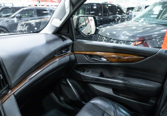 Подержанный автомобиль Cadillac Escalade Suv 2015 года (24 фото)
