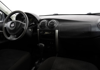 Подержанный автомобиль Nissan Almera Sedan 2015 года (9 фото)