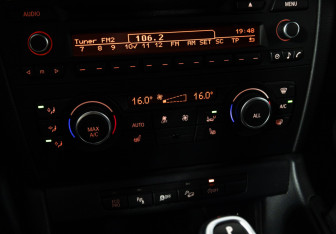 Подержанный автомобиль BMW X1 2013 года (15 фото)