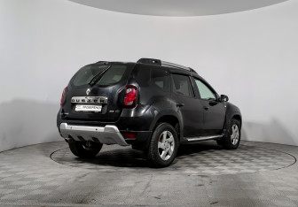 Подержанный автомобиль Renault Duster 2016 года (5 фото)