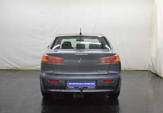 Подержанный автомобиль Mitsubishi Lancer Sedan 2008 года (7 фото)