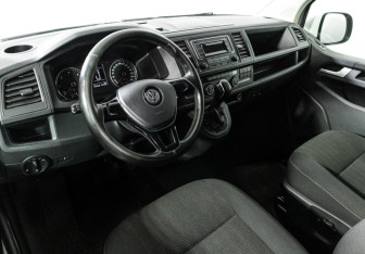 Подержанный автомобиль Volkswagen Caravelle 2019 года (11 фото)