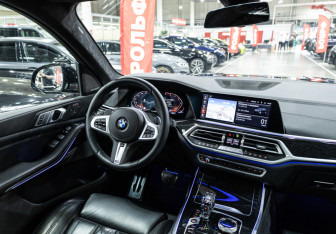 Подержанный автомобиль BMW X7 2019 года (23 фото)
